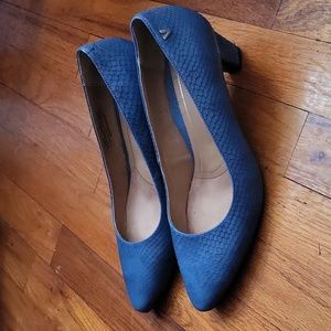 VIONIC Women's Madison Mia Snakeskin Leather Blue Block Heel Pumps Size 7.5